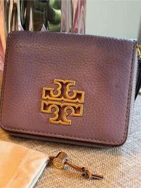 Tory Burch EUC Purple Leather Small Wallet with Gold Logo